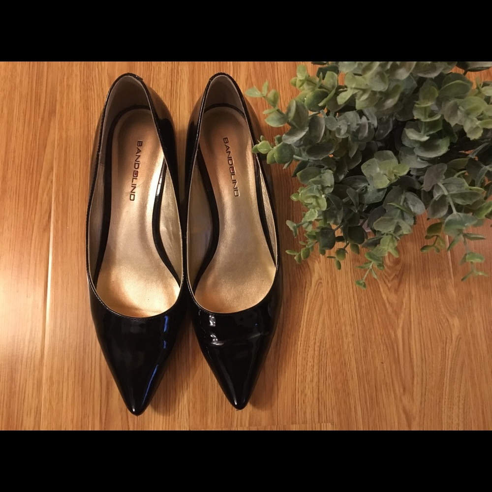 Bandolino black patent wedge heels!